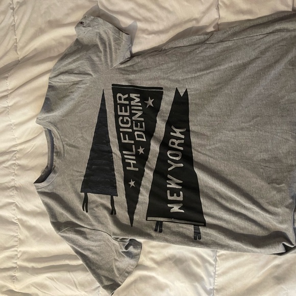 Gray Tommy Hilfiger Tee - Picture 1 of 3